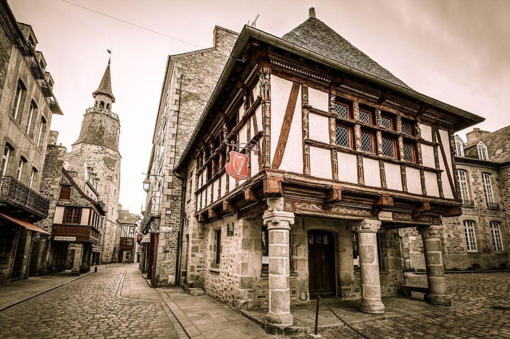Appartement De La Tour De L'Horloge De دينان المظهر الخارجي الصورة